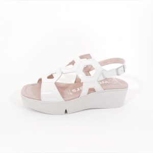 Sandaal off white lak